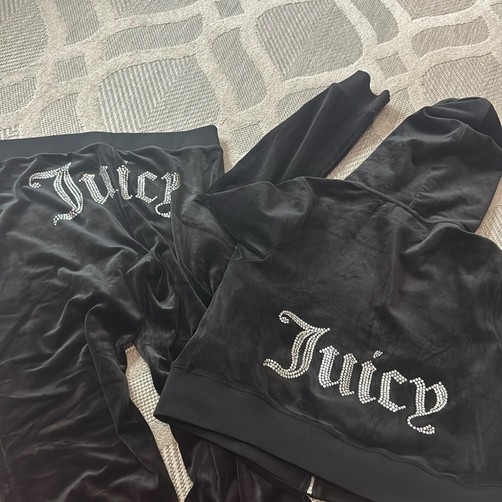 Juicy couture set.